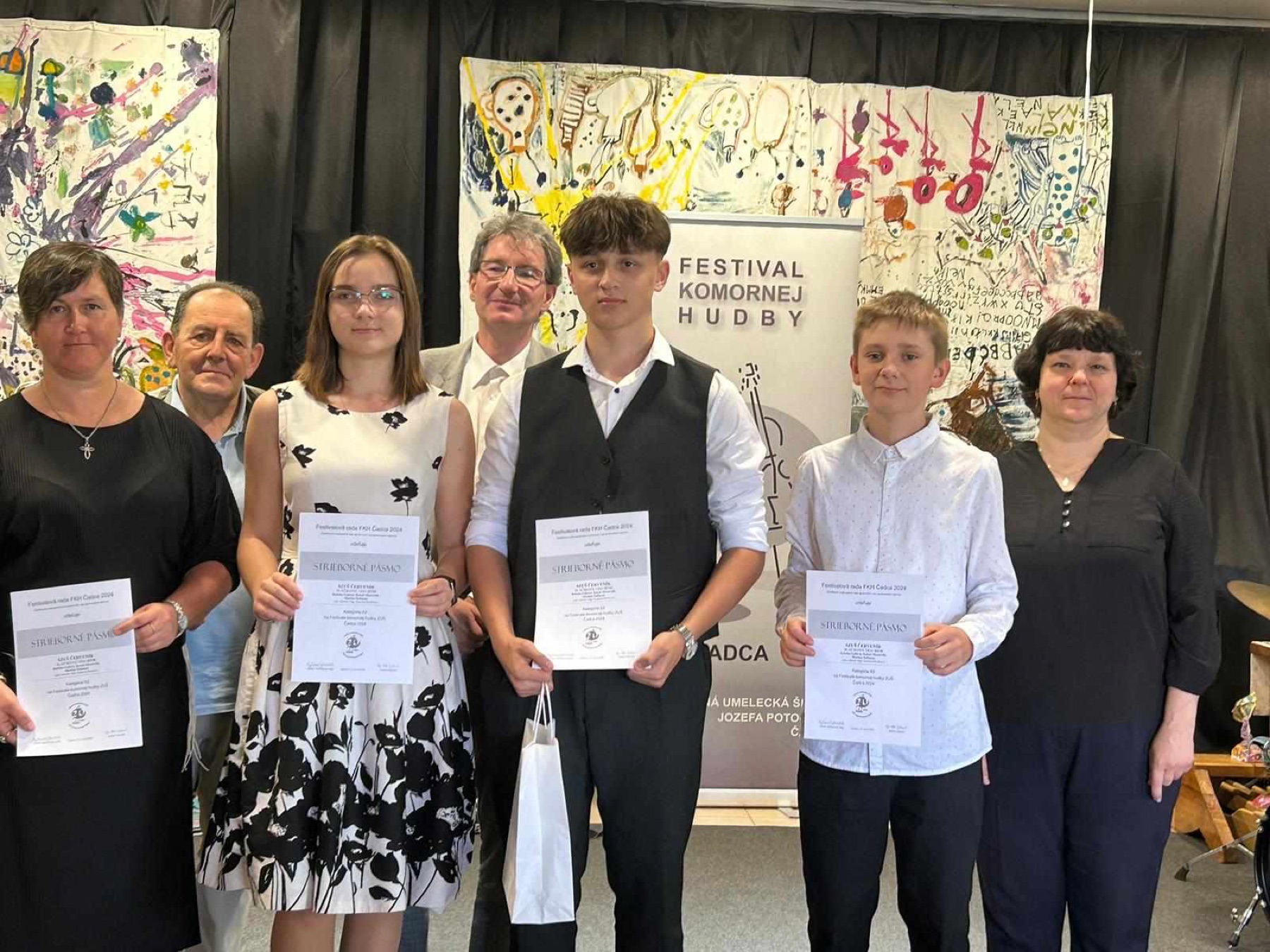 Sláčikové trio s pani učiteľkou na festivale komornej hudby v Čadci
